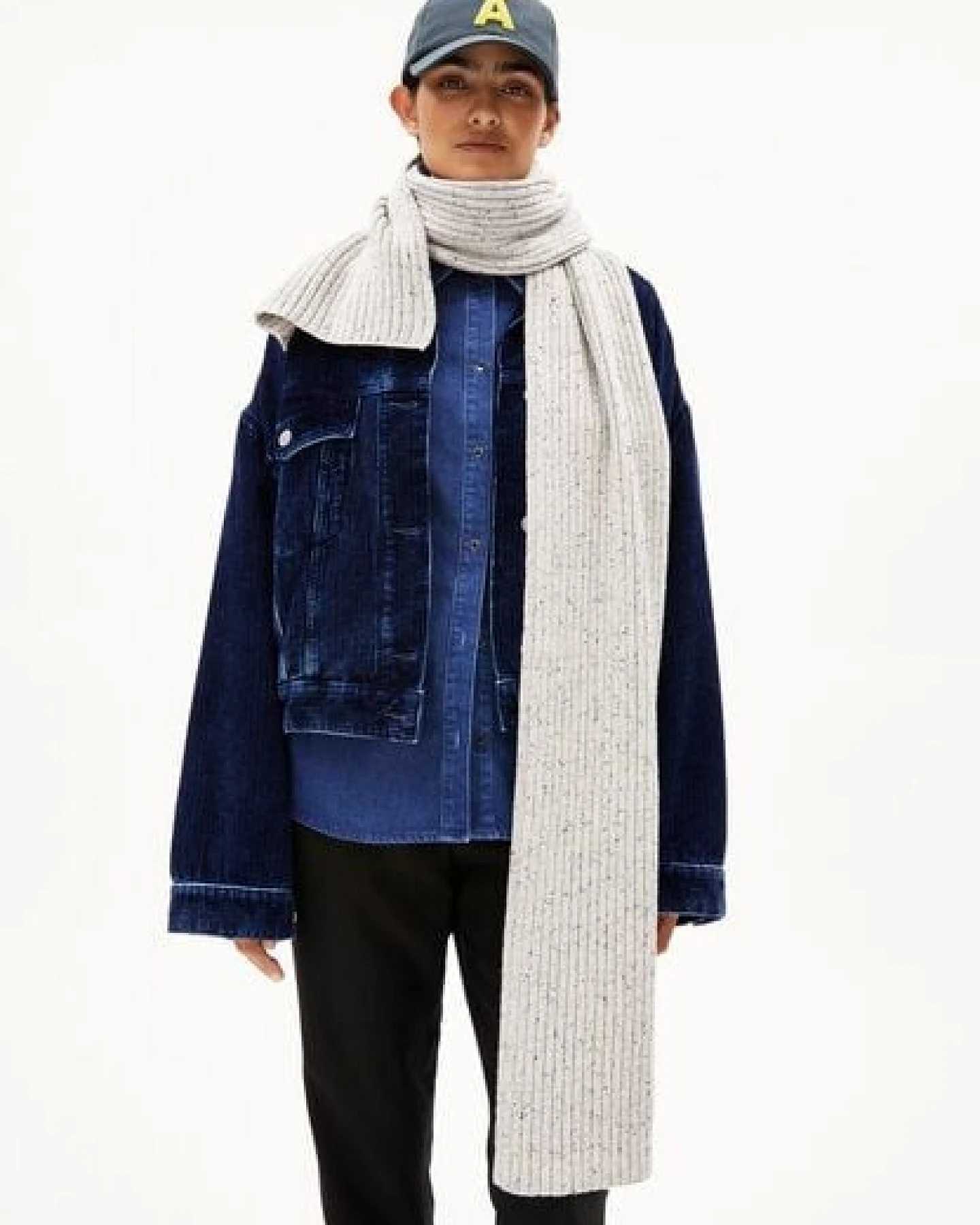 ARMEDANGELS FAARLO TWEED Unisex Schal aus recyclem Bio-Woll Mix – Ansicht 3