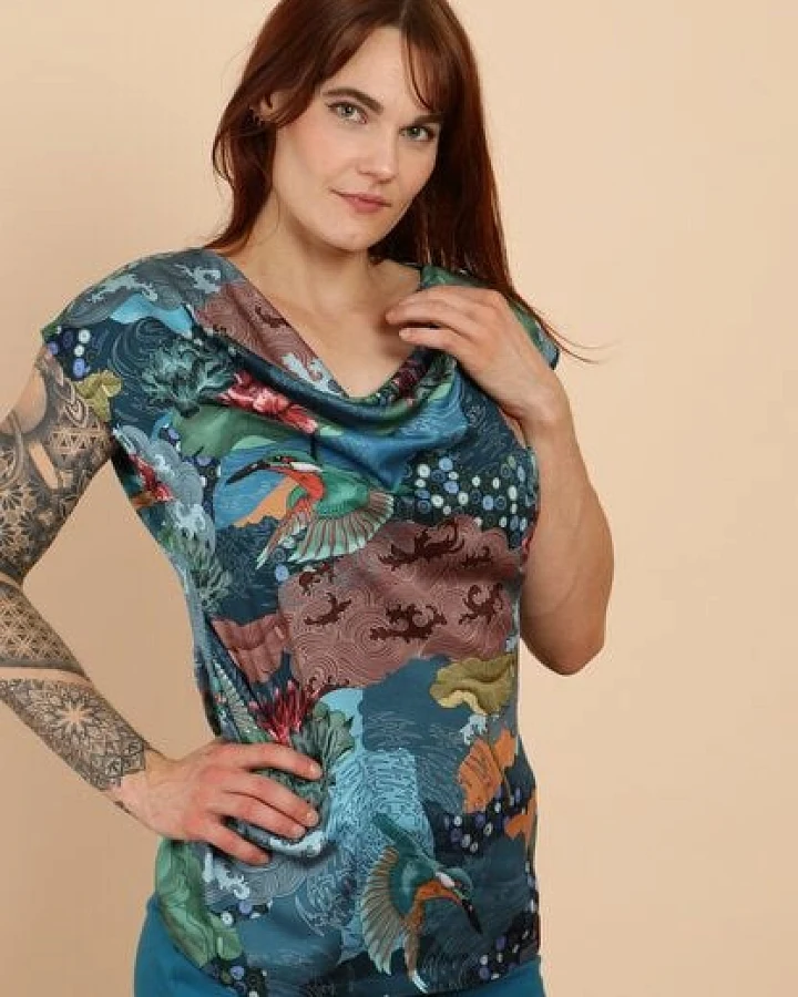 Die rote Zora Wassesrfallbluse Kingfisher