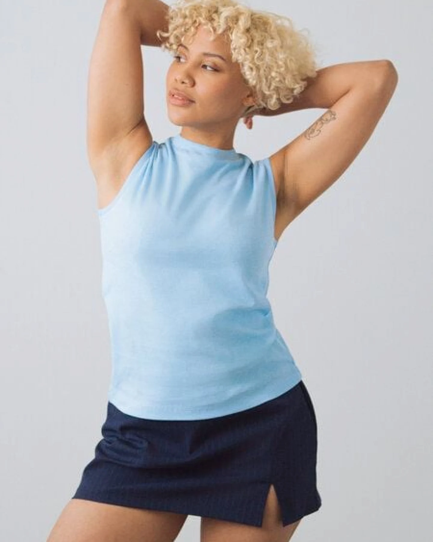 Honest Basics Damen Mock-Top aus Bio- und recycelter Baumwolle – Ansicht 2