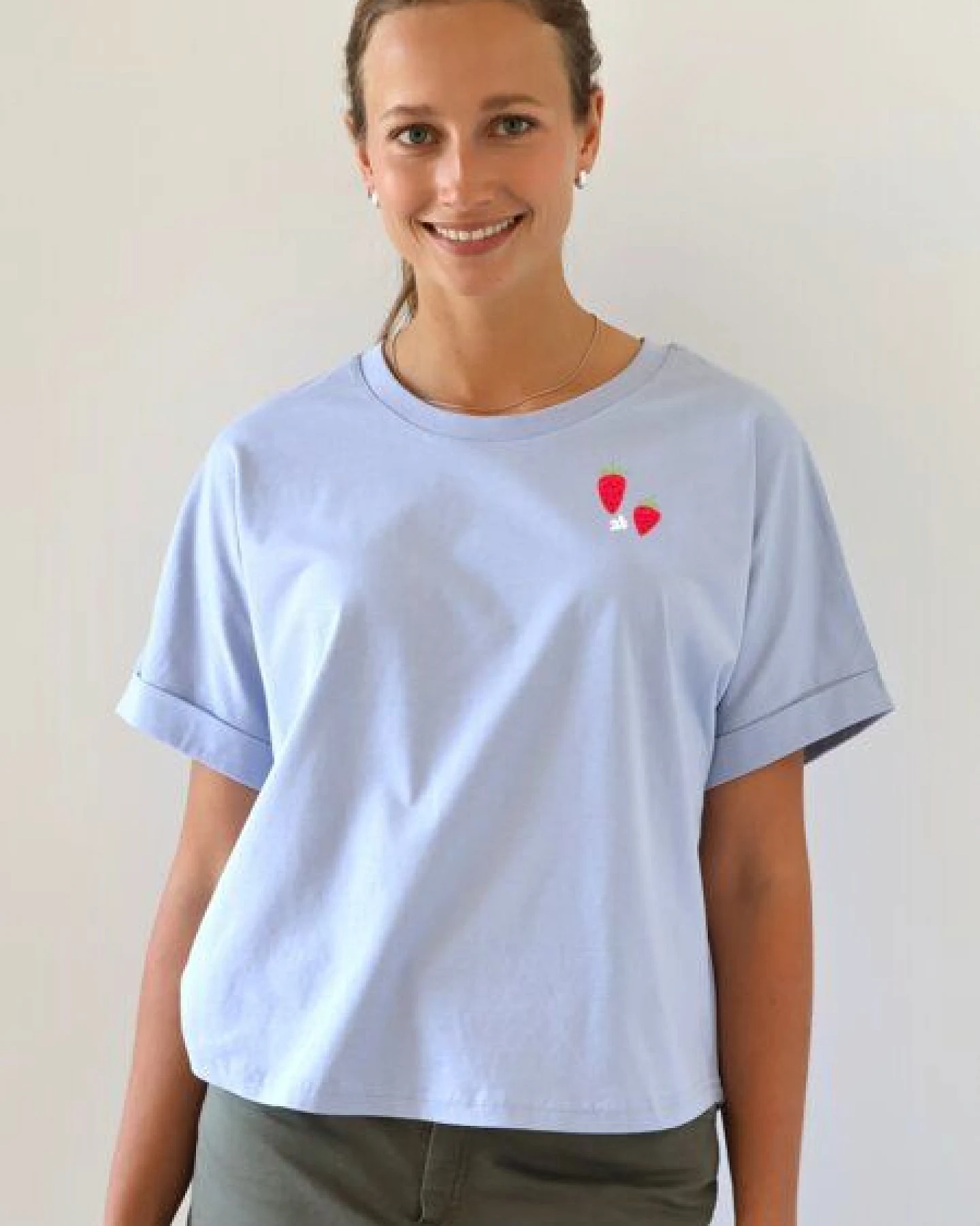 Kultgut Artdesign Biofair - Oversize Shirt/ Little Strawberrys – Ansicht 3