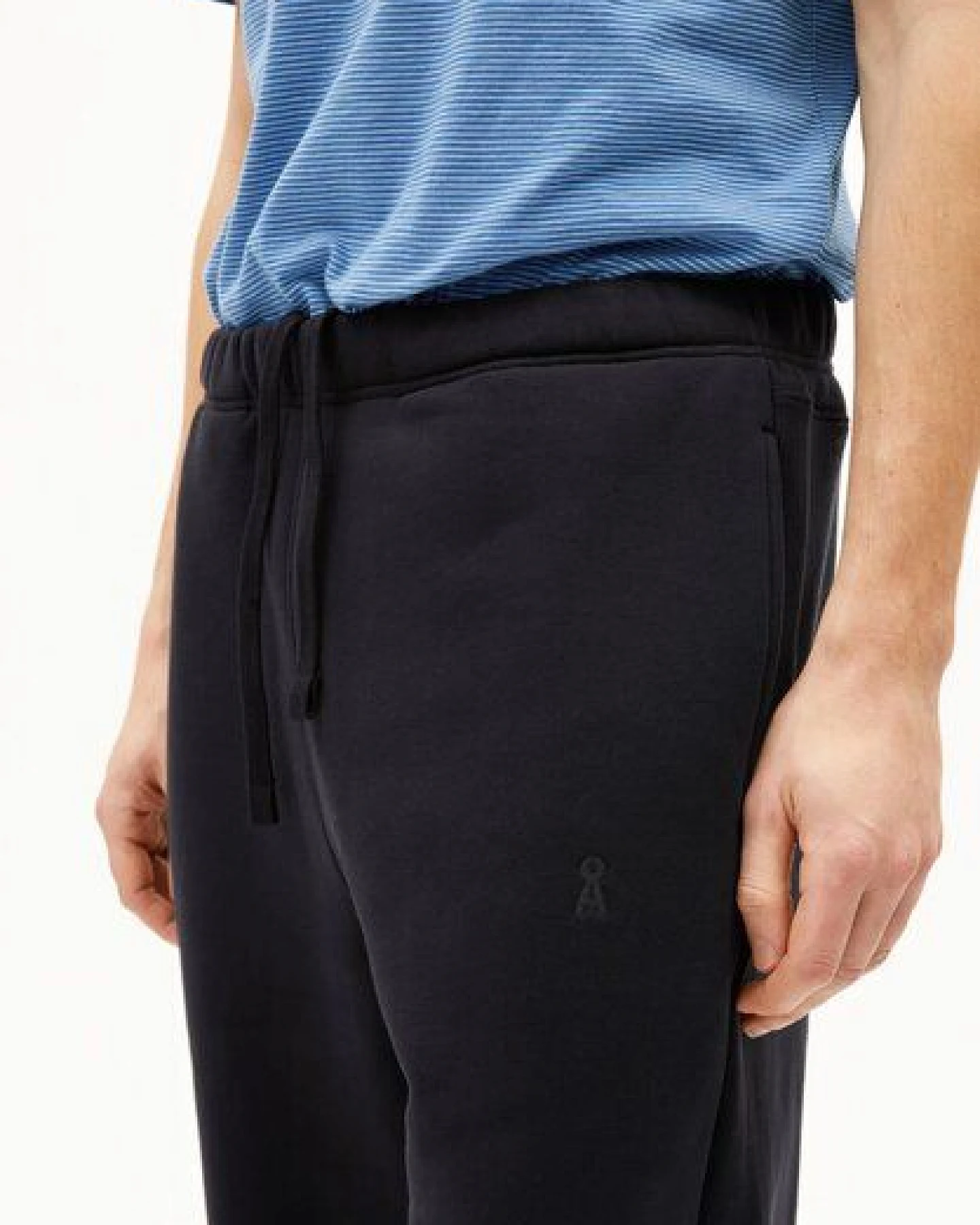 ARMEDANGELS BAASTI FLEECE Herren Sweathose aus Bio-Baumwolle – Ansicht 3