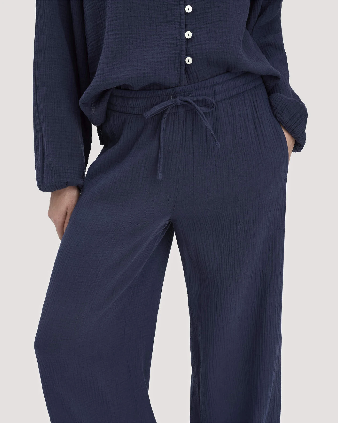 hessnatur Damen Musselin Hose Wide Leg aus Bio-Baumwolle - blau - Größe 38 – Ansicht 3