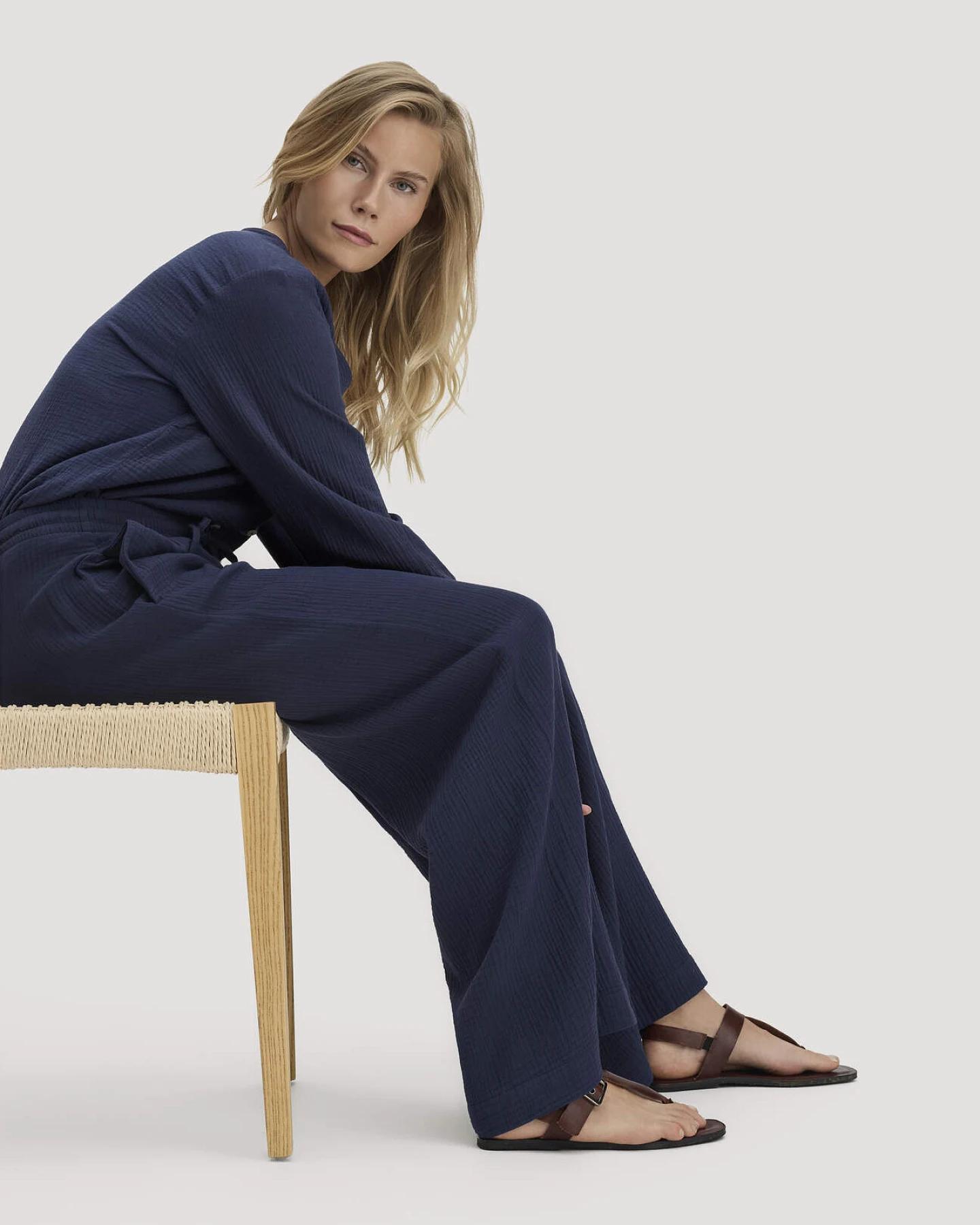 hessnatur Damen Musselin Hose Wide Leg aus Bio-Baumwolle - blau - Größe 40 – Ansicht 4