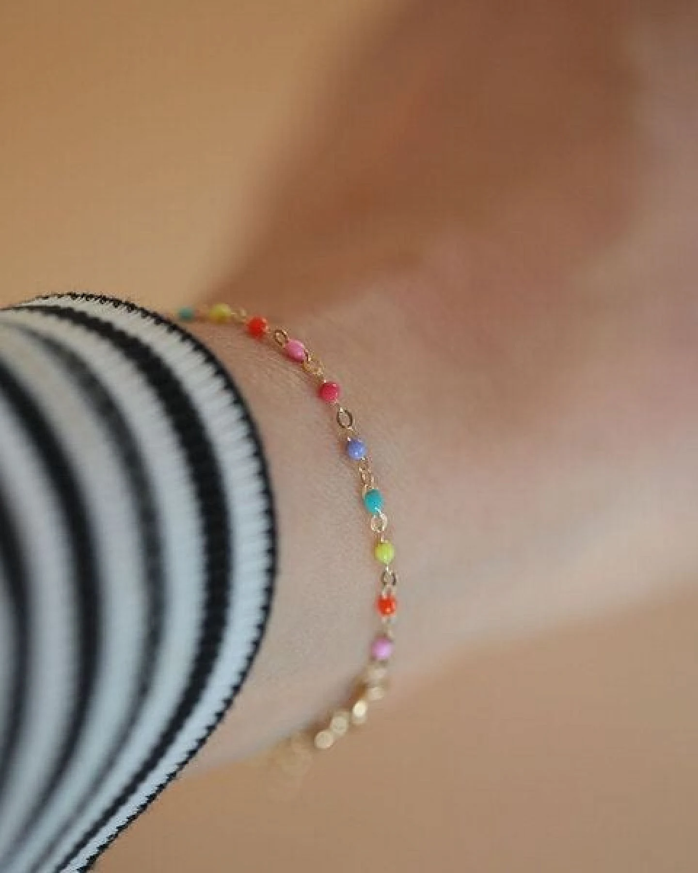 pikfine Buntes Perlenarmband "Lumi" / silber oder vergoldet – Ansicht 3