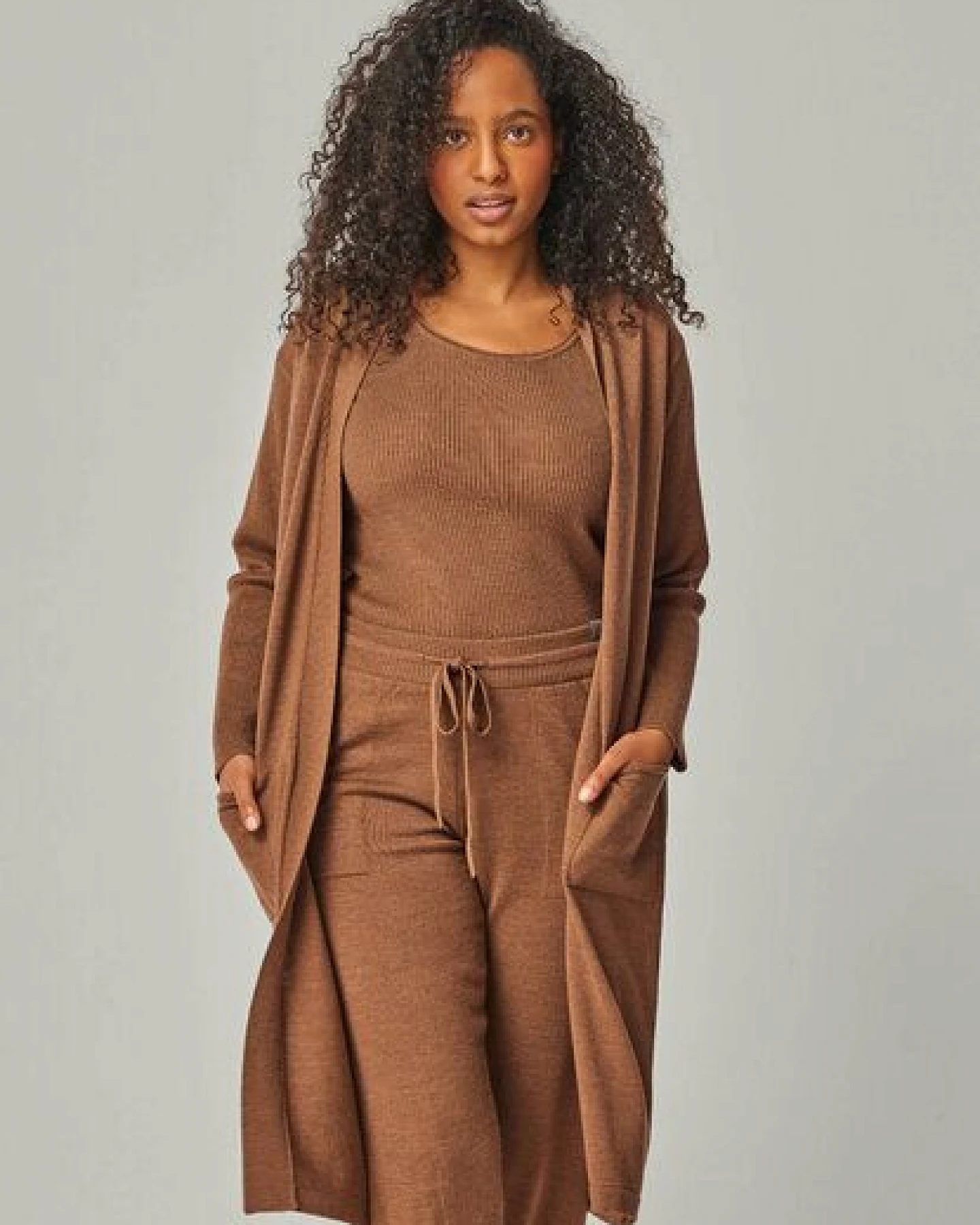 YOU LOOK PERFECT Merino Loungewear Set "Cardigan Blossom & Top Blossom & Hose Bella" – Ansicht 4