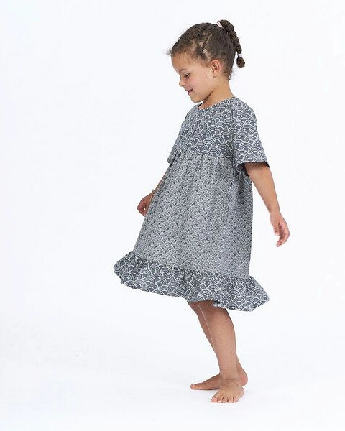 sense-organics Mädchenkleid mit Wellendruck, Modell NURIA – Ansicht 2