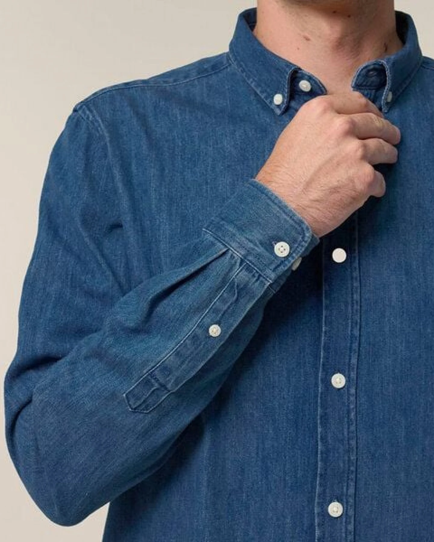 FAIRTICKEN BASICS Herren Jeans Hemd aus 100% Bio-Baumwolle – Ansicht 3