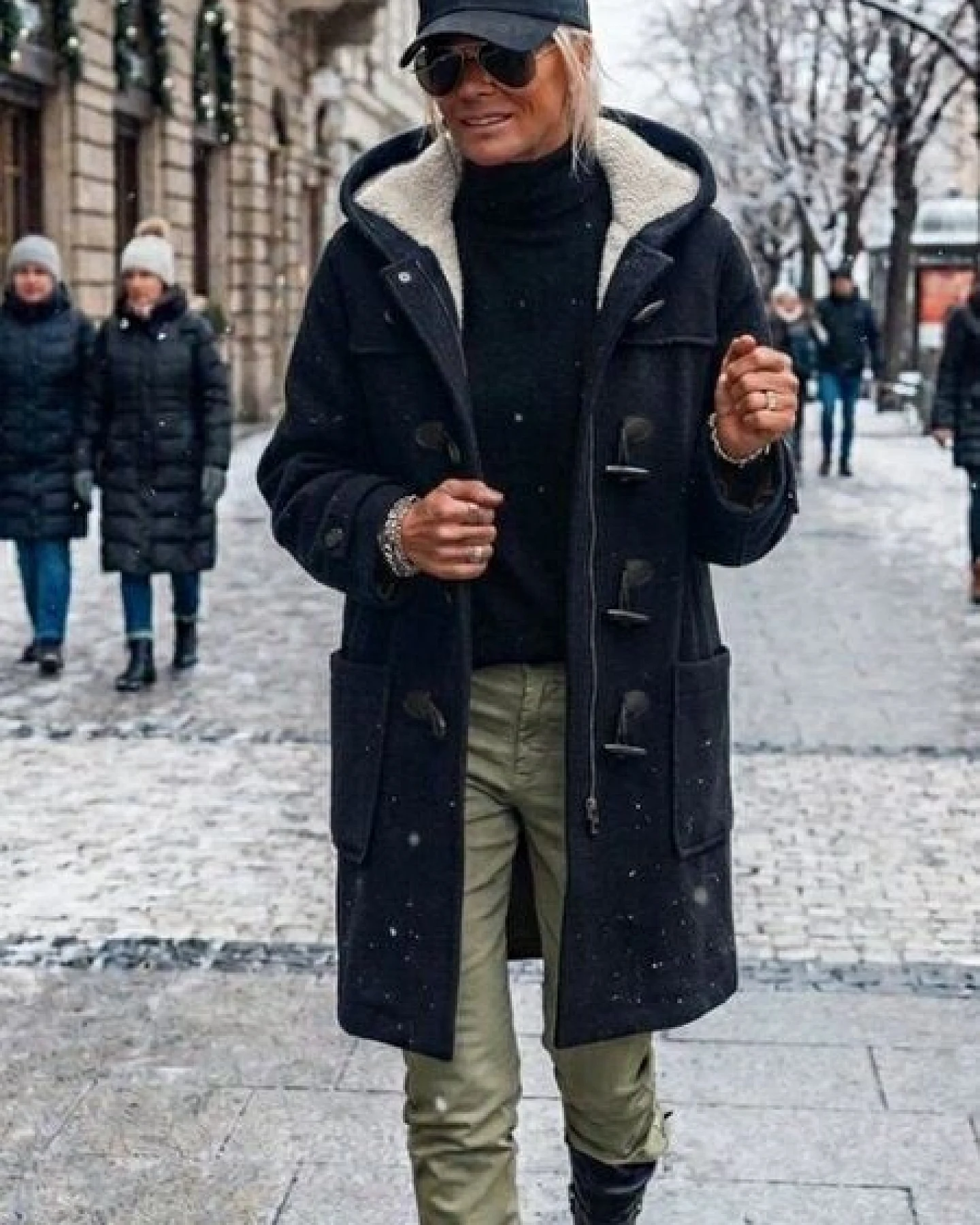 Will's Vegan Shop Duffle Coat aus veganer Wolle mit recyceltem veganem Shearling – Ansicht 2
