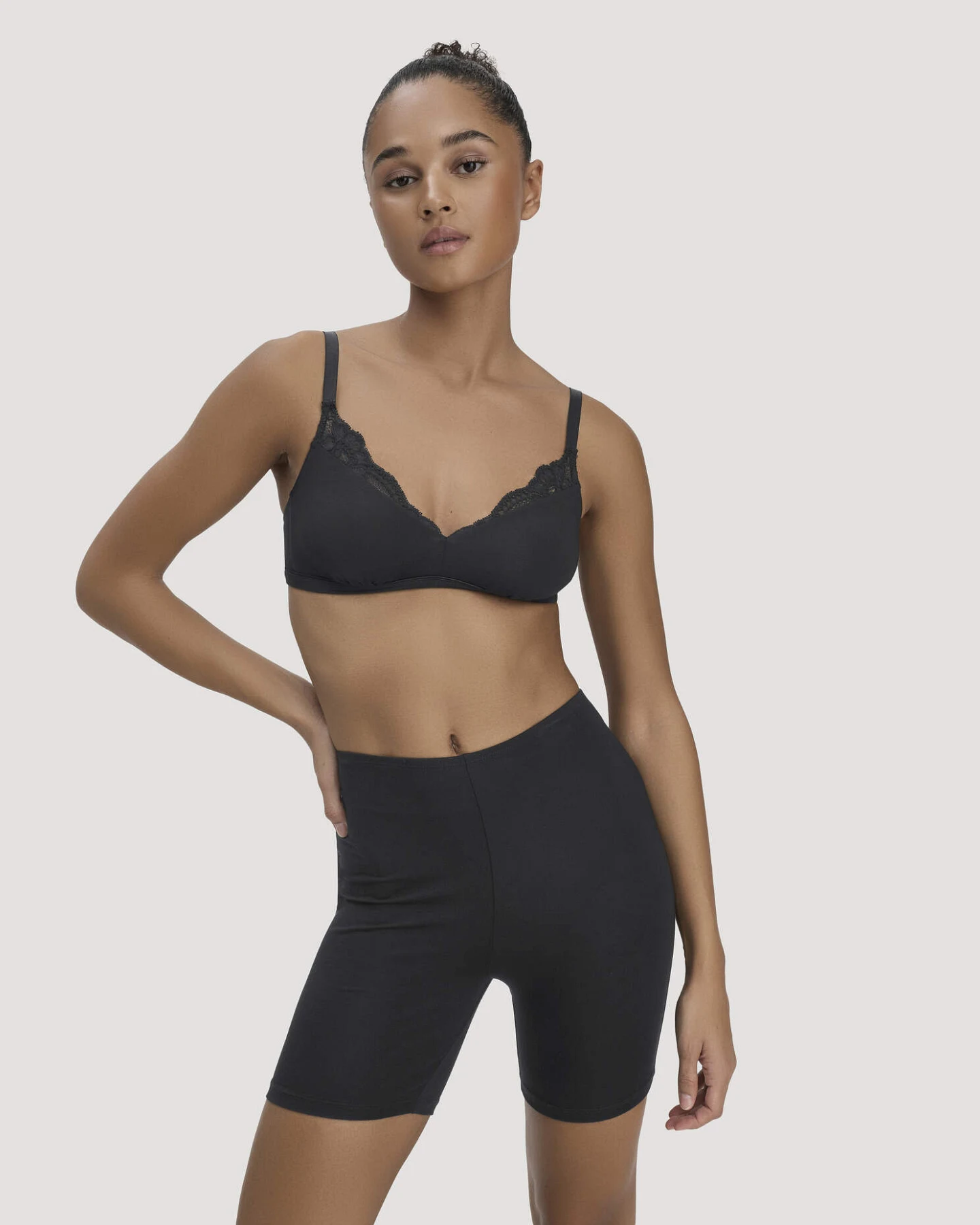 hessnatur Damen Shorts High Waist PURE FLOW aus TENCEL™ Modal - schwarz - Größe 34 – Ansicht 3