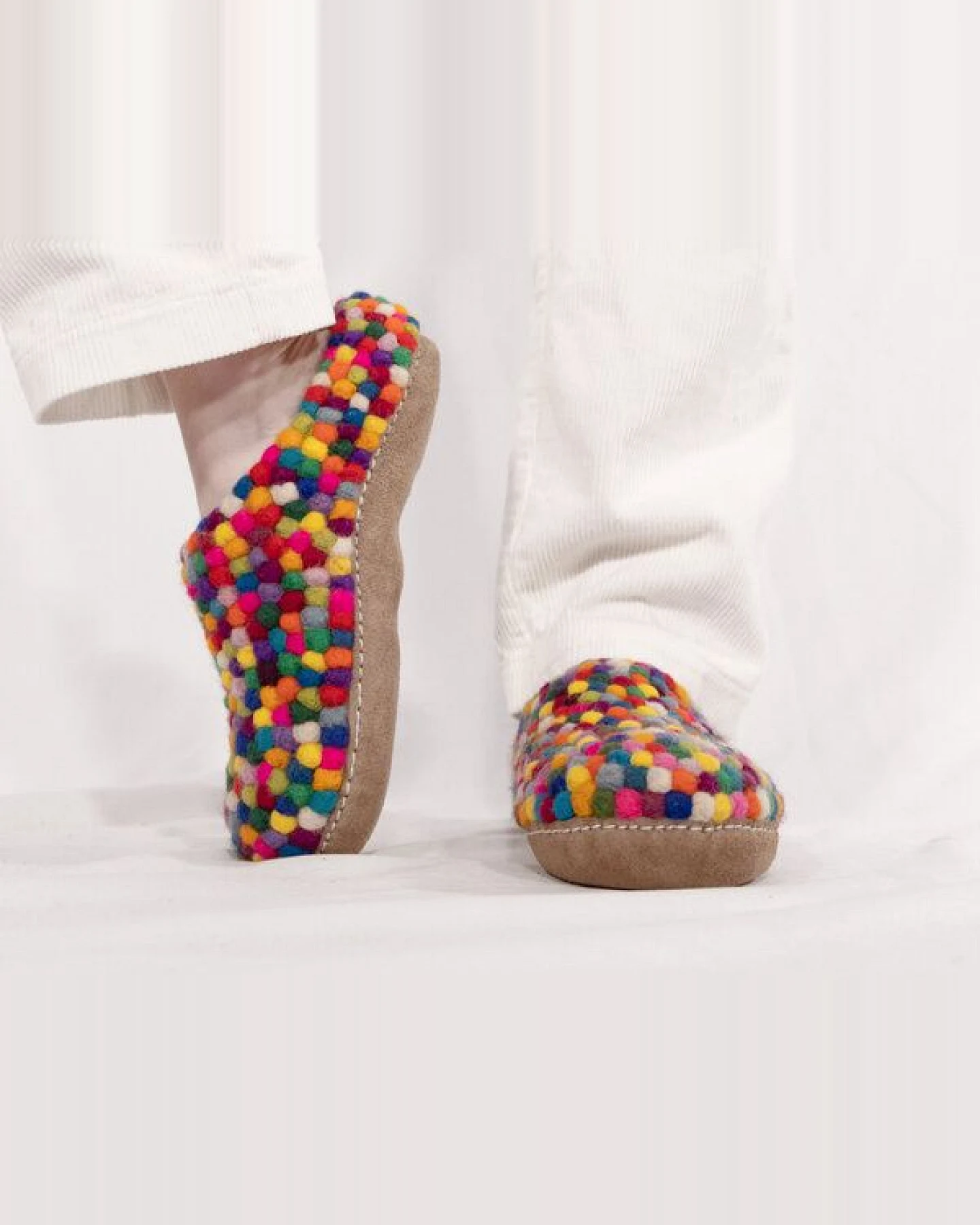 WoolFit Barfuß-Hausschuhe „Footprint“ hand-gefilzt, extra weich & flexibel – Ansicht 3