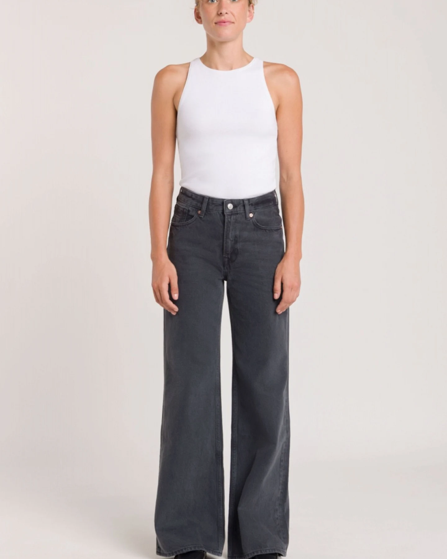 Jeans Jane Eco Recycled Grey Worn – Ansicht 2