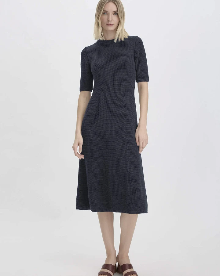 hessnatur Damen Strick Kleid Midi Slim aus Bio-Baumwolle - blau - Größe L