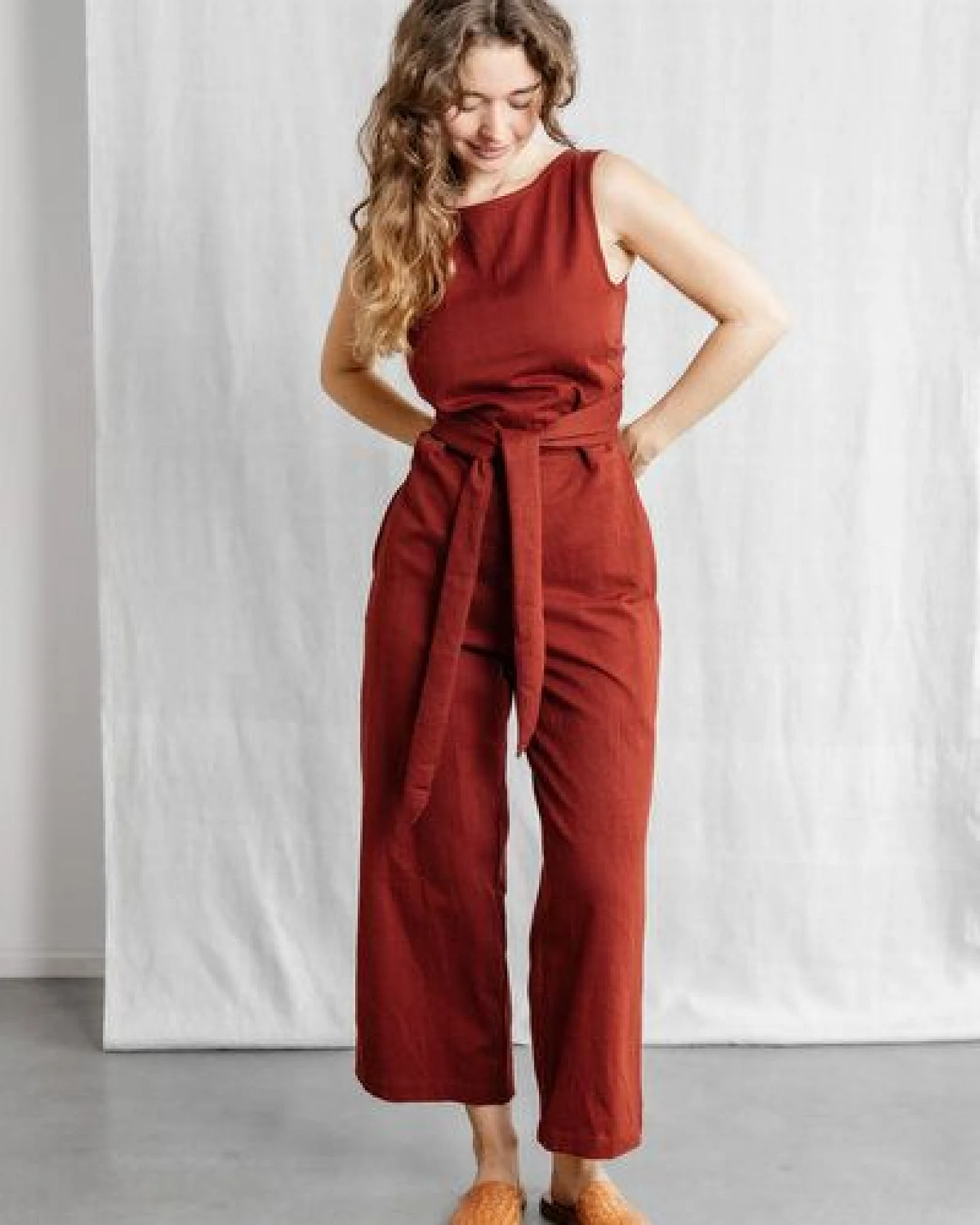 Jyoti - Fair Works Bio-Baumwoll Jumpsuit Anusha Henna – Ansicht 2