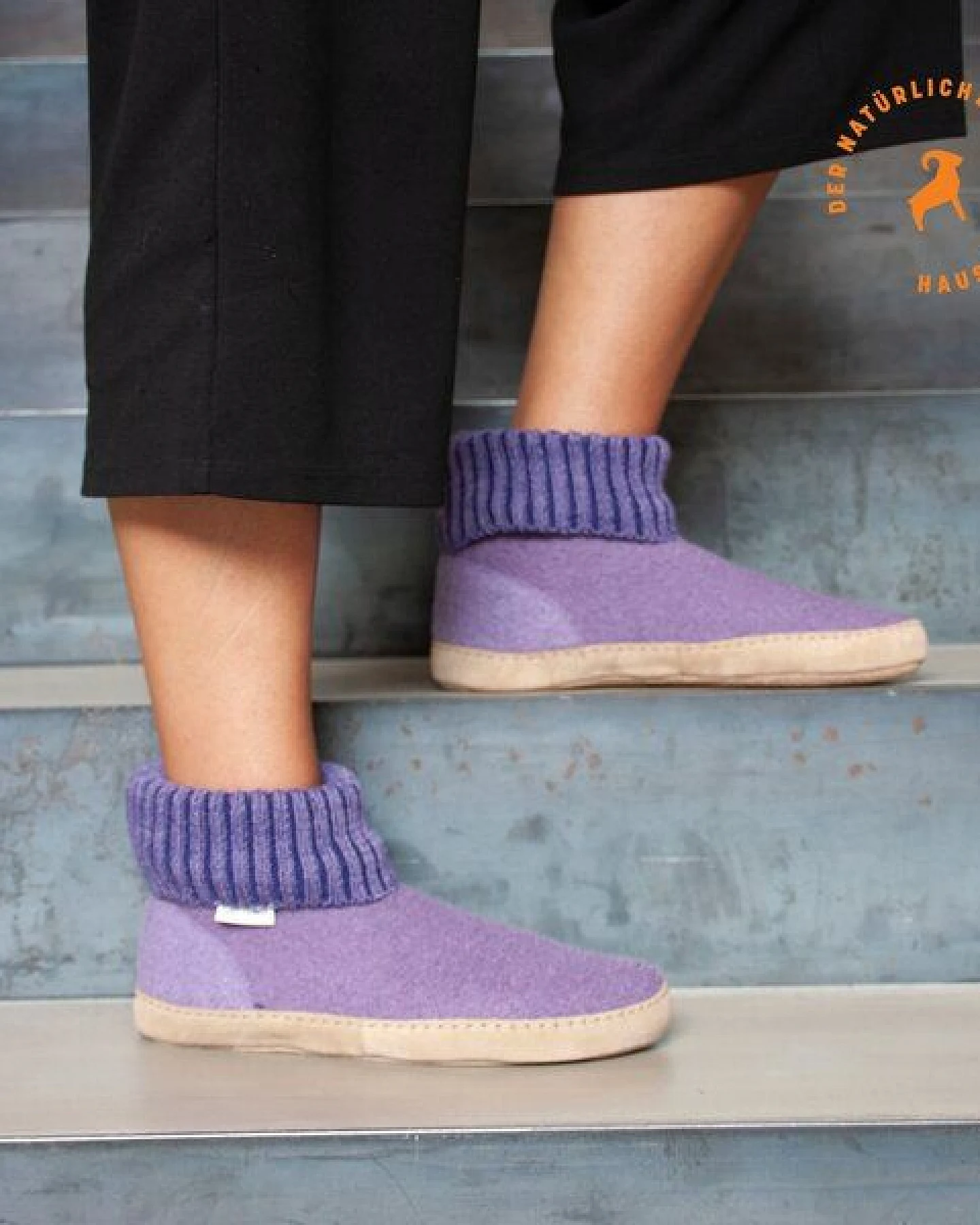 Gottstein Hüttenschuh Dakota - Hoher Filzhausschuh für Damen & Herren aus 100% Schurwolle mit extra bequemer Ledersohle & elastischem Strickbund – Ansicht 2