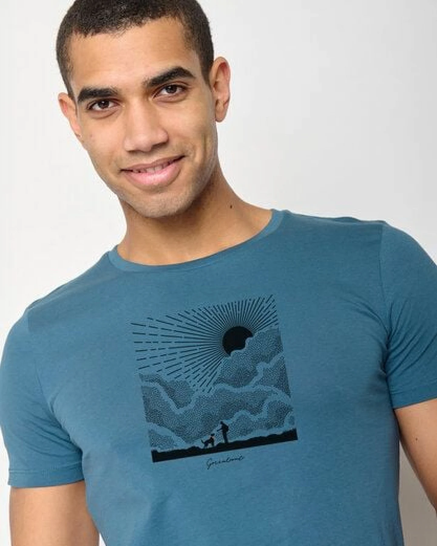 GREENBOMB Nature Friends 2 Guide - Sportliches T-Shirt aus Bio-Baumwolle / hochwertiger Print / GOTS / Fair & Vegan – Ansicht 2