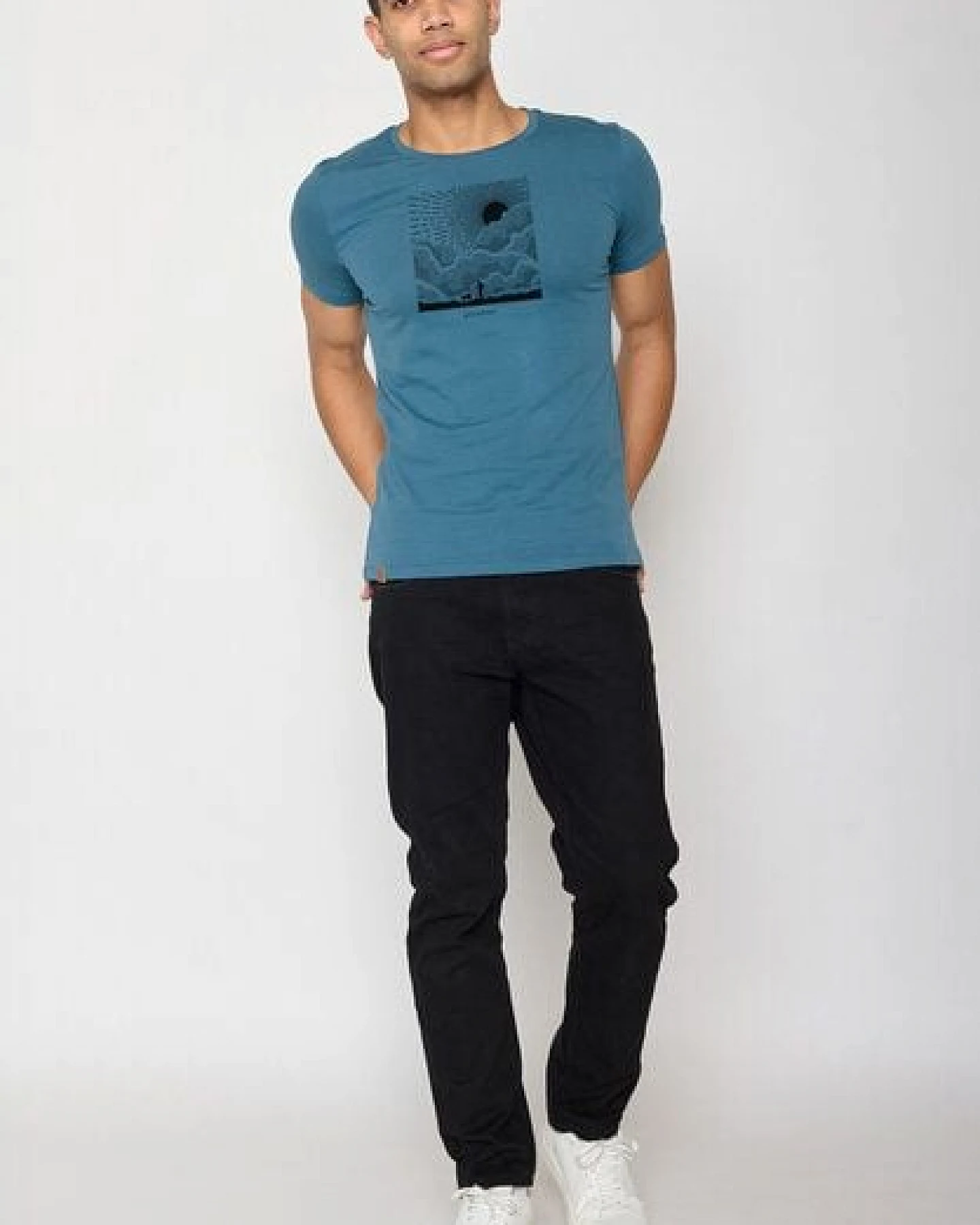 GREENBOMB Nature Friends 2 Guide - Sportliches T-Shirt aus Bio-Baumwolle / hochwertiger Print / GOTS / Fair & Vegan – Ansicht 4