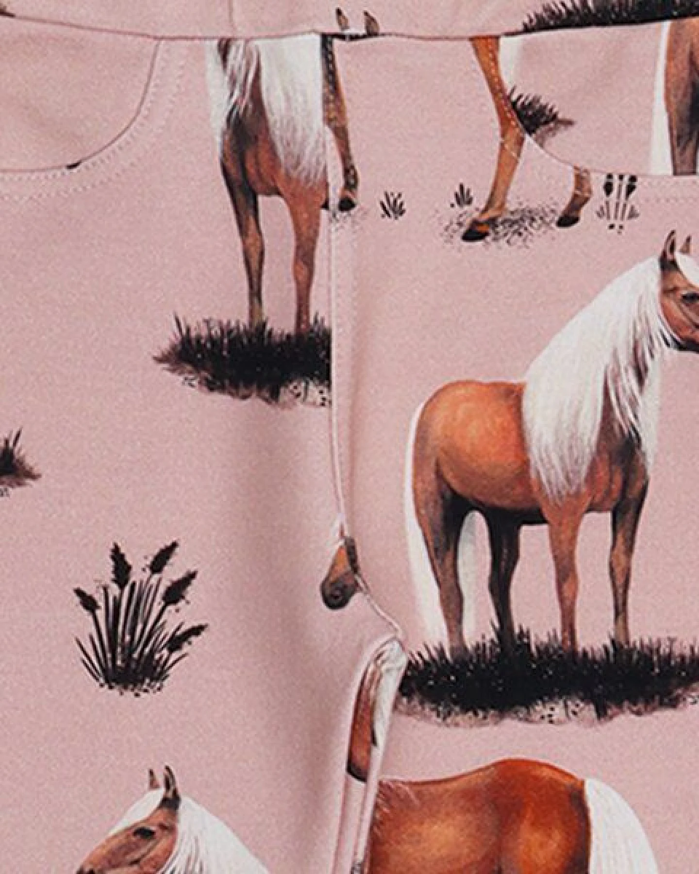 Kinder Sweat-Leggings GOTS-zertifiziert aus Bio-Baumwolle, rosé mit Pferde-Print, elastischer Bund – Walkiddy, weich & bequem für jeden Tag – Ansicht 4