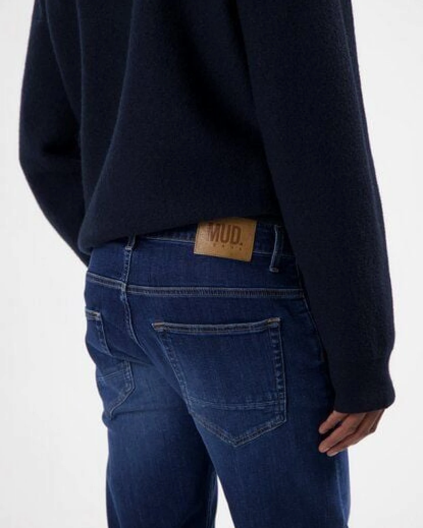 MUD Jeans Jeans Regular DUNN Low Tapered Comfort aus einem Mix aus Bio-Baumwolle und recycelter Baumwolle (dark vintage) – Ansicht 4