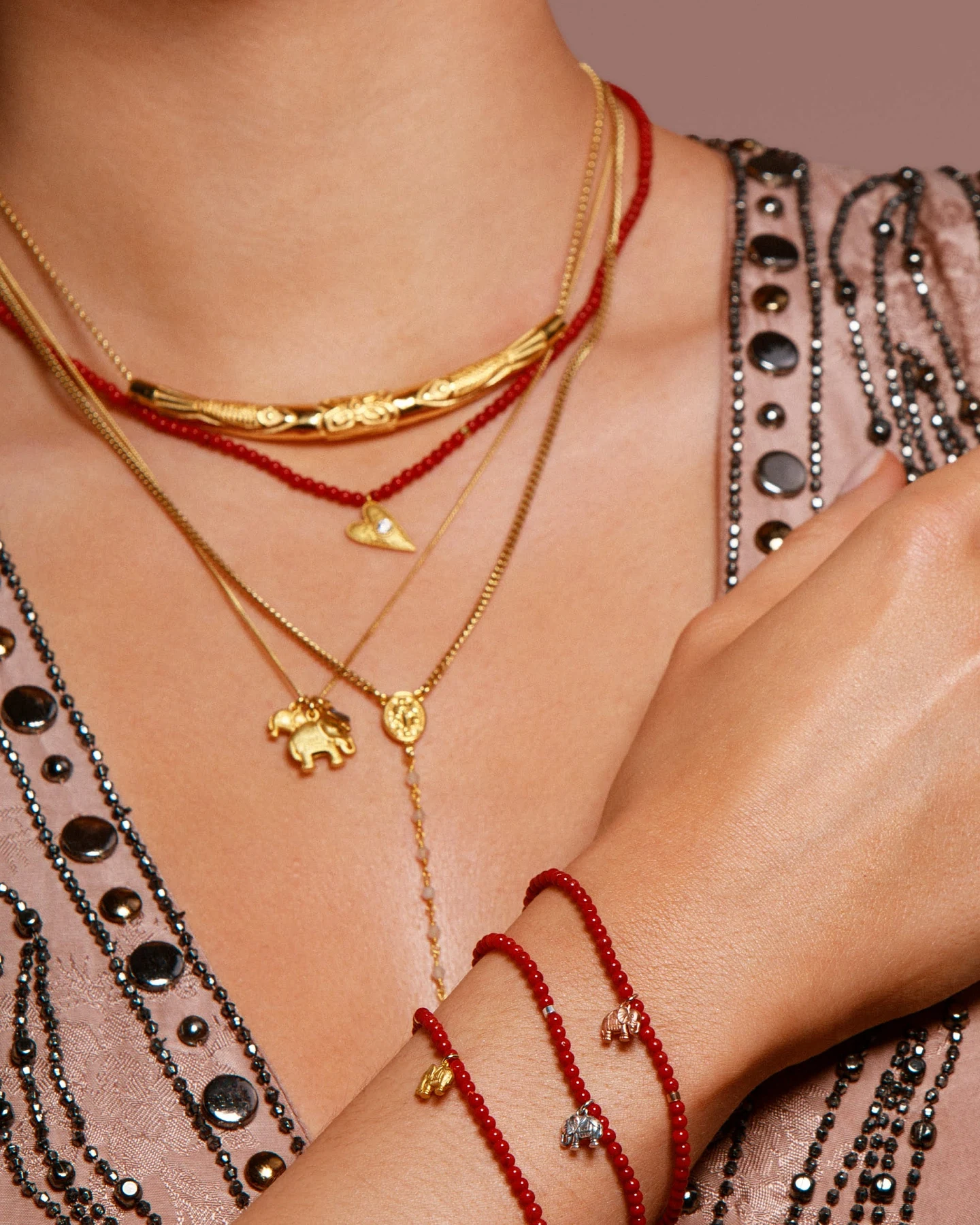 Hoffnungsträger Elefanten Kette „Deep Connection“ Gold mit Labradorit – Ansicht 4