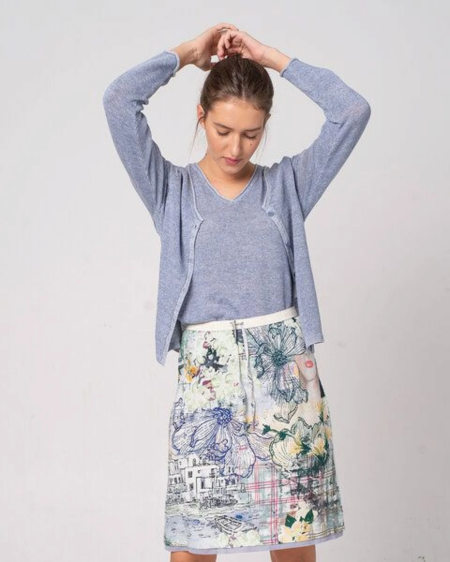 Alma & Lovis Strickjacke aus Bio-Baumwolle und Leinen – Ansicht 4