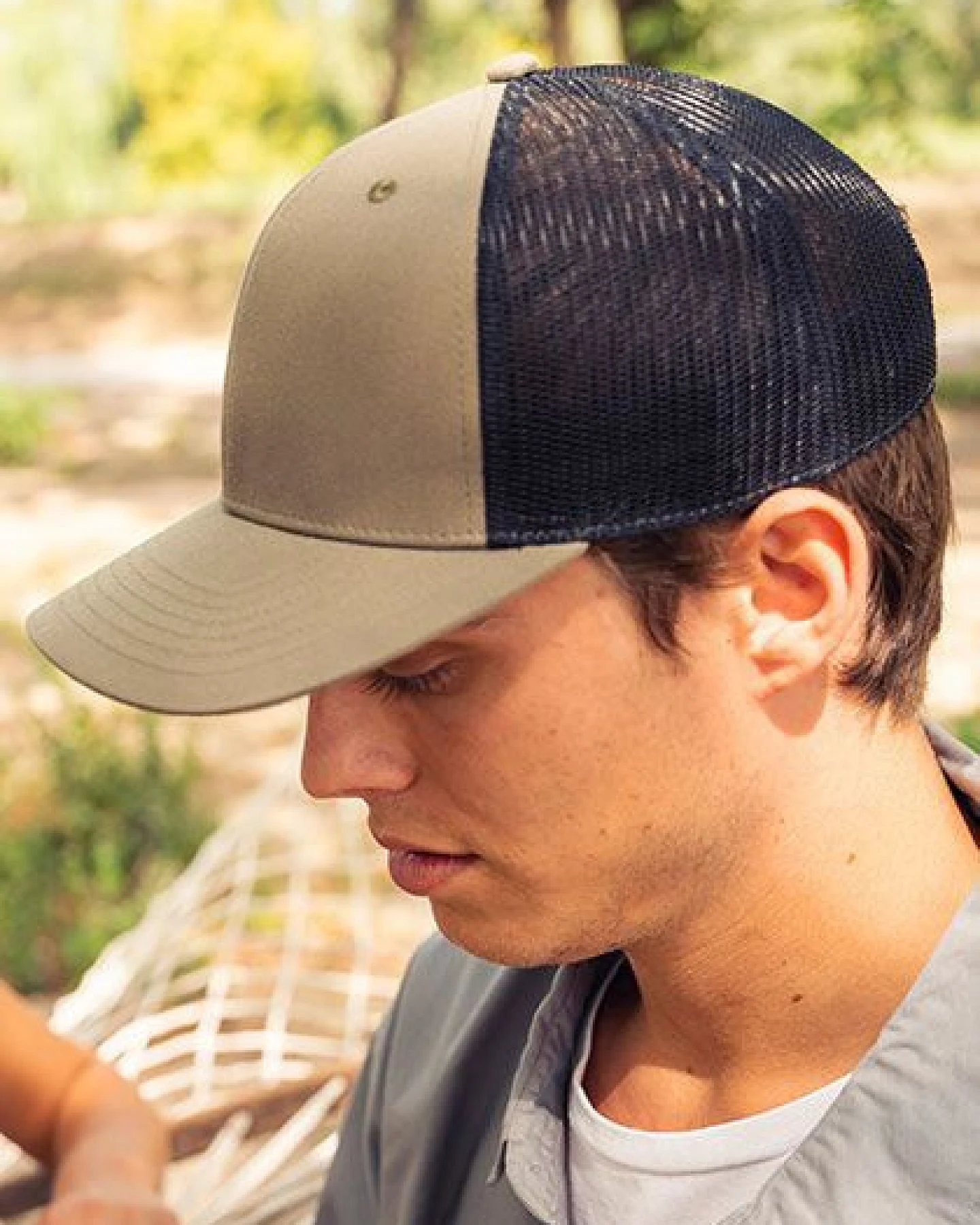 Atlantis Headwear Basecap Atlantis Bryce Cap Mesh Cap zweifarbig aus Recyceltem Polyester Truckercap – Ansicht 2