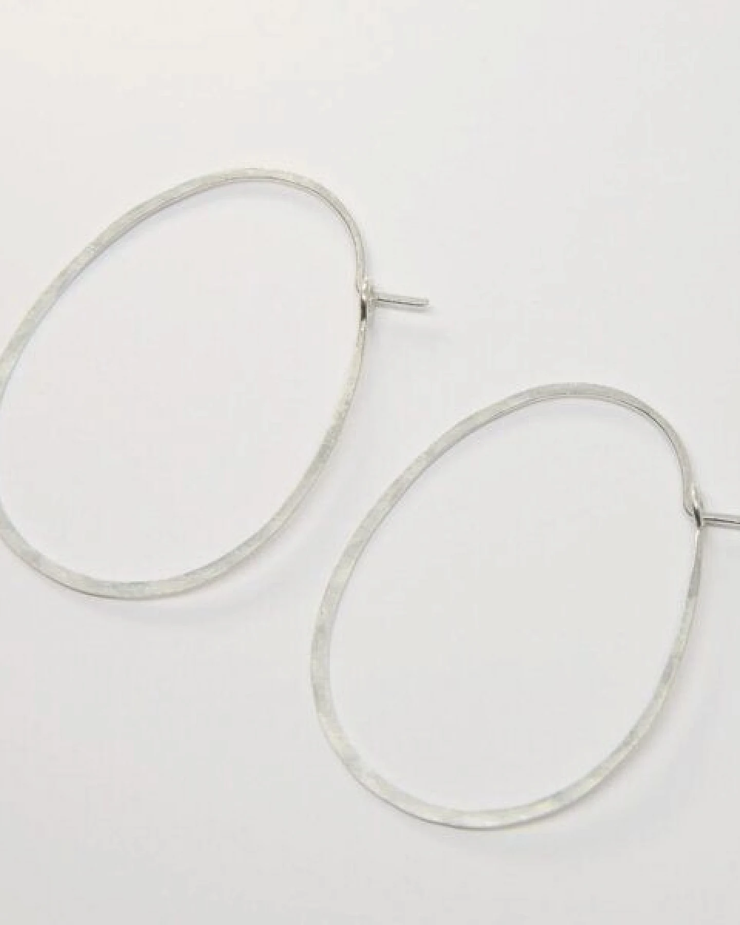BELLYBIRD Jewellery CREOLEN - Oval, gehämmert, M/L – Ansicht 2