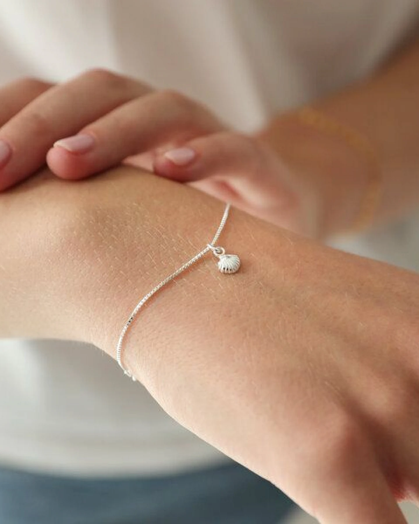 BELLYBIRD Jewellery Armband - kleine Muschel, Anhänger/ Silber/ Silber vergoldet – Ansicht 3