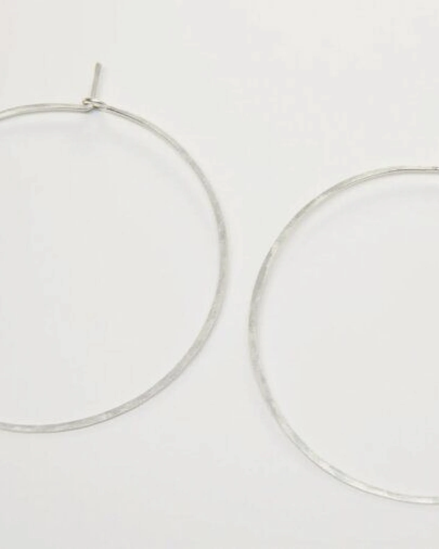 BELLYBIRD Jewellery CREOLEN - Kreis, gehämmert, S/M/L – Ansicht 2