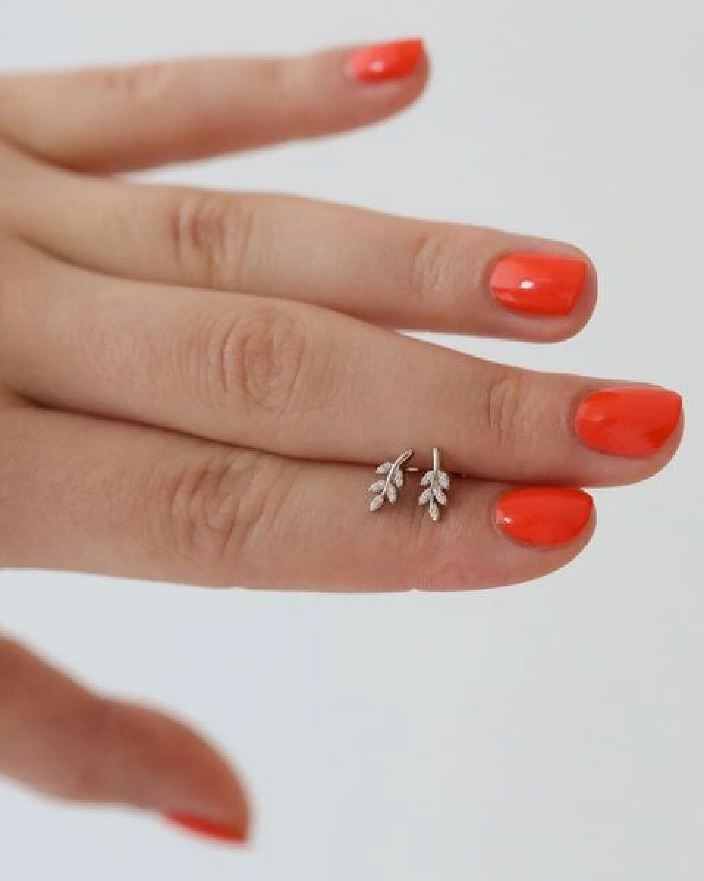 BELLYBIRD Jewellery OHRSTECKER - kleines Blatt, wasserfest, Silber 925/ vergoldet – Ansicht 3