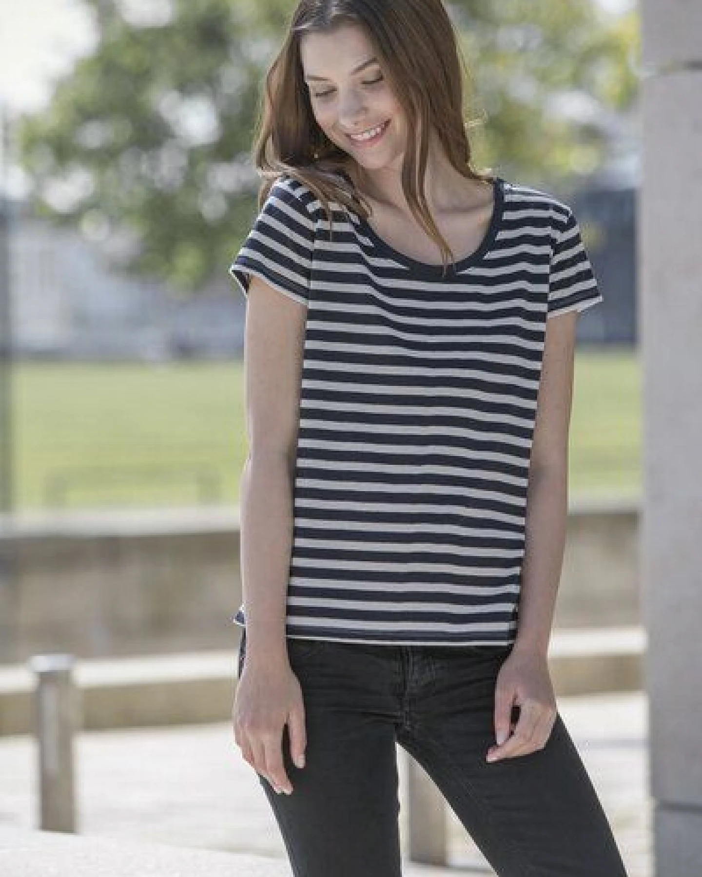 Neutral® - 3FREUNDE Frauen T-Shirt Loose Fit – Ansicht 2