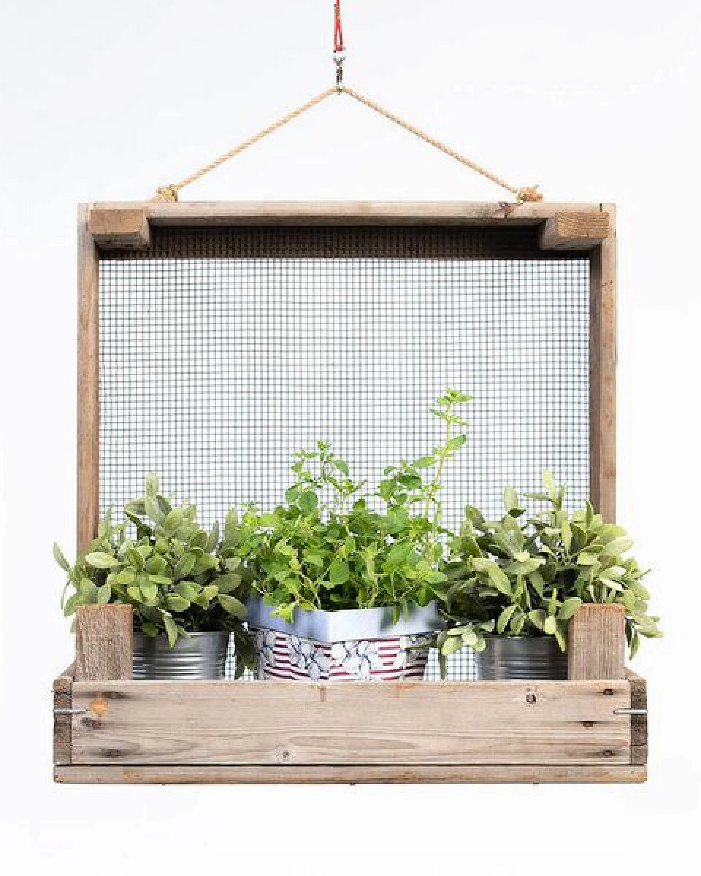 Die Stadtgärtner Upcycling Gartenregal aus rustikalem Zwiebelsieb (50 x 26,5 x 51 cm) – Ansicht 2