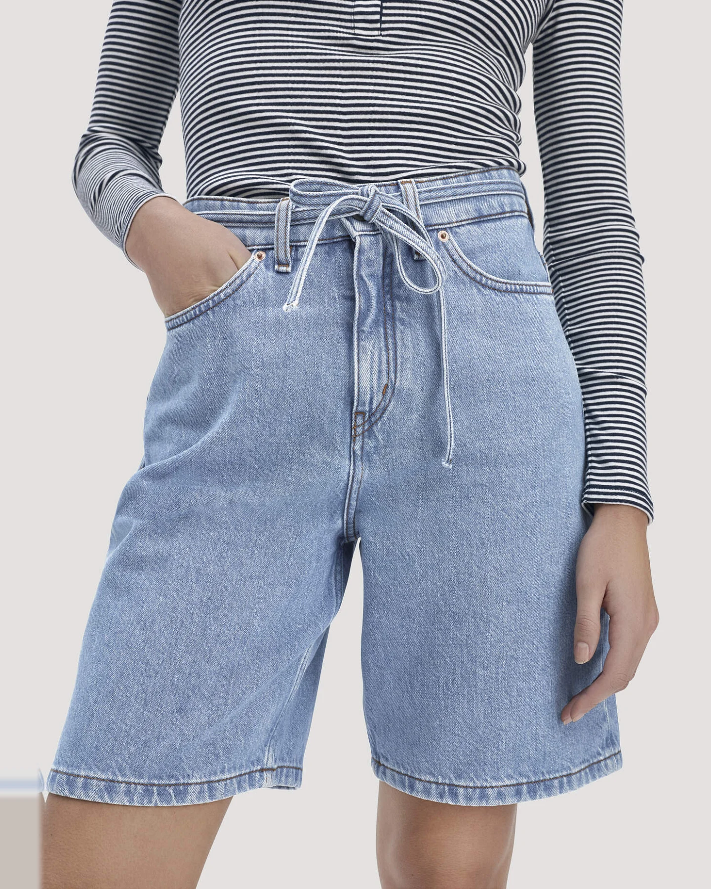 hessnatur Damen Jeans Bermuda aus Bio-Baumwolle mit TENCEL™ Lyocell - blau - Größe 36 – Ansicht 3