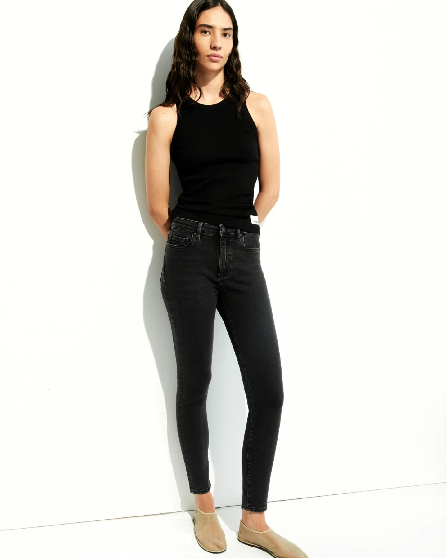 Jeans Tillaa x Stretch True Black Washed – Ansicht 4