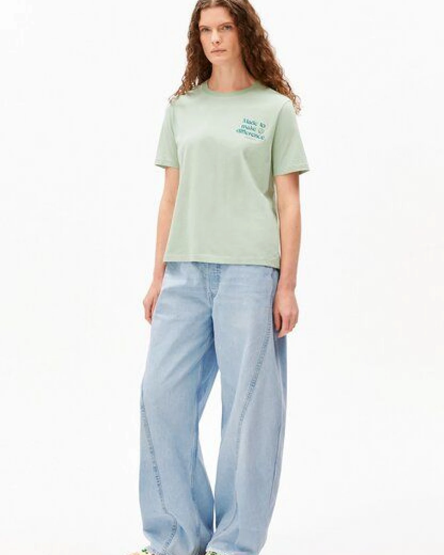 ARMEDANGELS LUALAA EMBRO Damen T-Shirt aus Bio-Baumwolle – Ansicht 4
