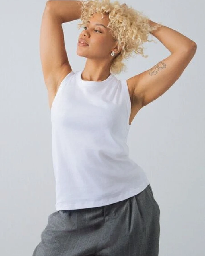 Honest Basics Damen Straight Fit Tanktop aus Bio- und recycelter Baumwolle