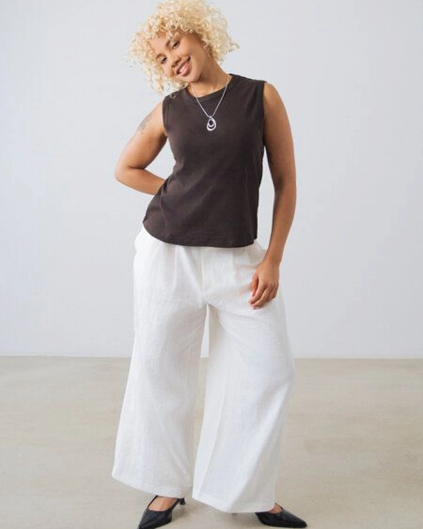 Honest Basics Damen Straight Fit Tanktop aus Bio- und recycelter Baumwolle – Ansicht 3