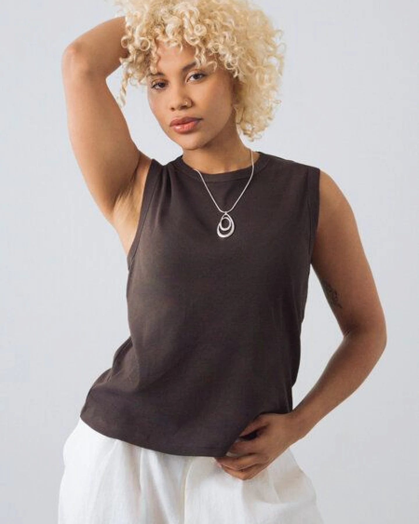 Honest Basics Damen Straight Fit Tanktop aus Bio- und recycelter Baumwolle – Ansicht 2