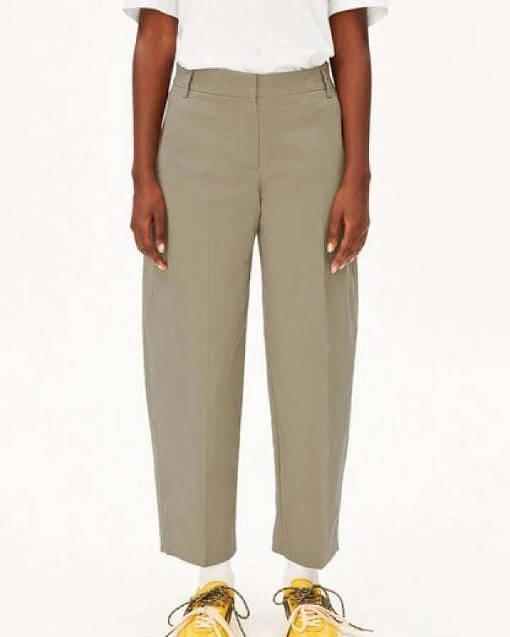Produktseite: ARMEDANGELS BARREL TWILL Damen Webhose aus Bio-Baumwoll Mix