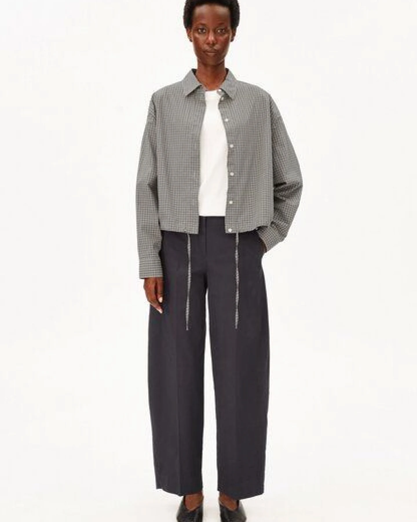 ARMEDANGELS BARREL TWILL Damen Webhose aus Bio-Baumwoll Mix – Ansicht 4