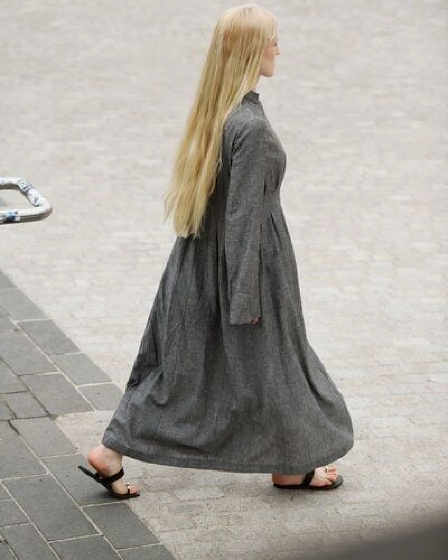 IVA RYCH Puritan Dress aus Leinen I Deadstock – Ansicht 2