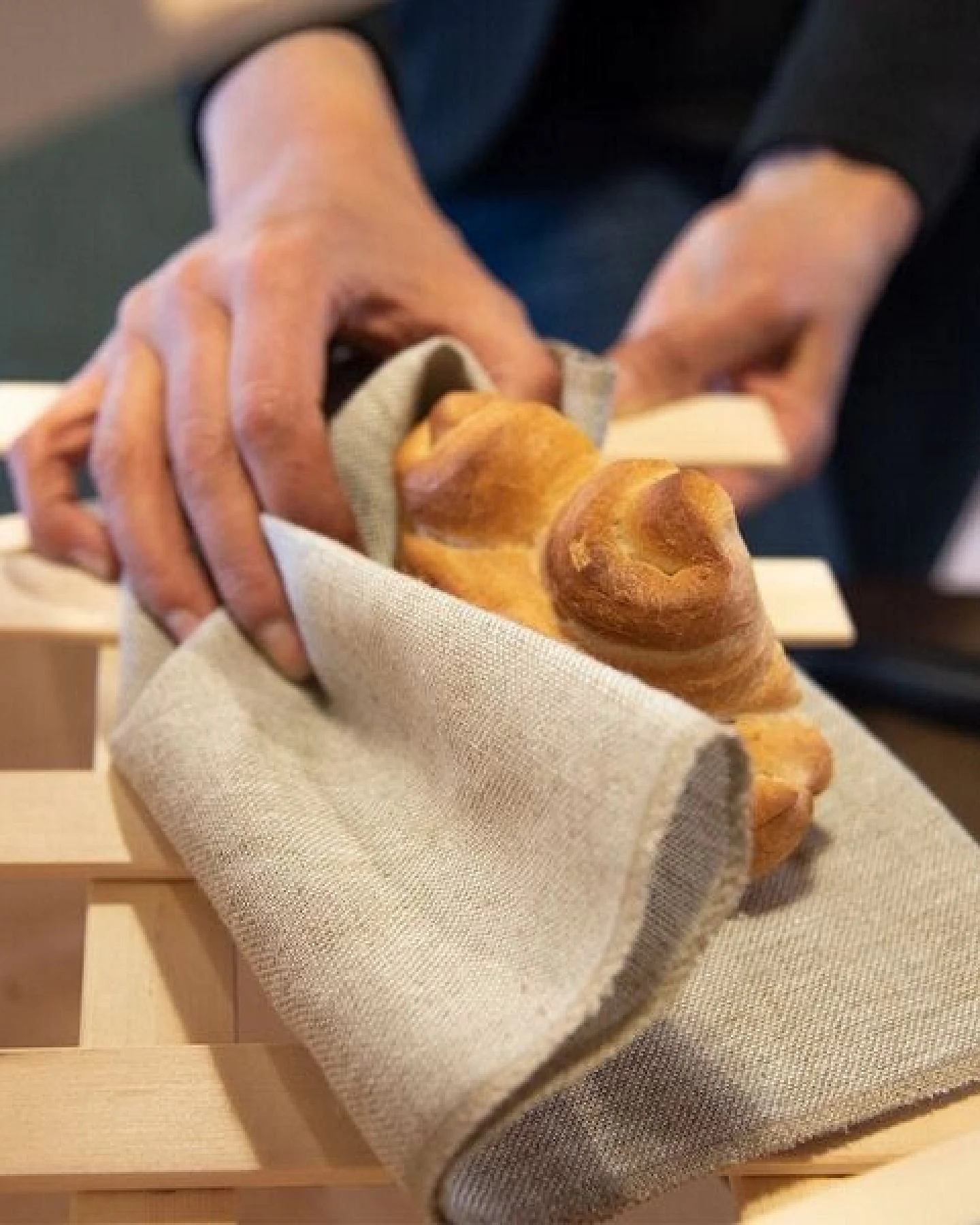 4betterdays Brotkasten aus Zirbel roh in 3 Größen - Handgemacht in Österreich – Ansicht 3