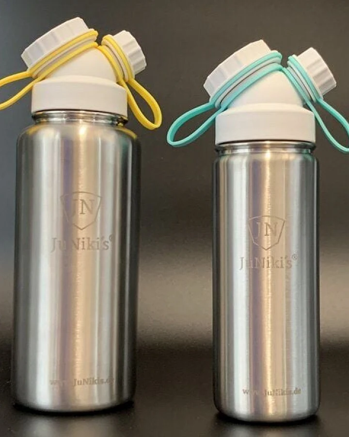 JN JuNiki's Set: 2 JuNiki´s® eco line isolierte Edelstahl Trinkflaschen mit 550ml + 1 Liter mit Deckelhaltern in Türkis + Gelb zum Wechseln