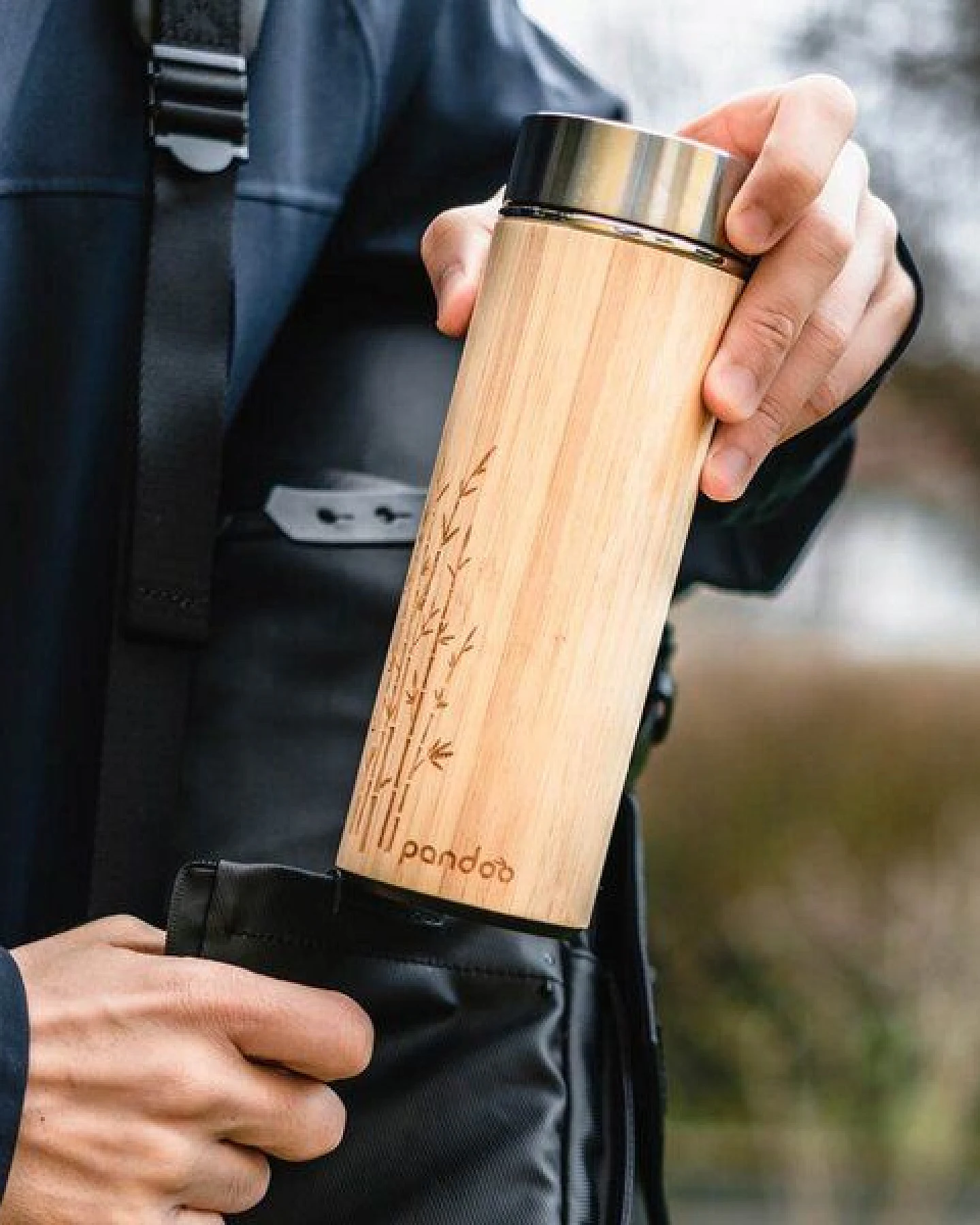 pandoo Bambus doppelwandige Thermoflasche mit Teesieb – Ansicht 2