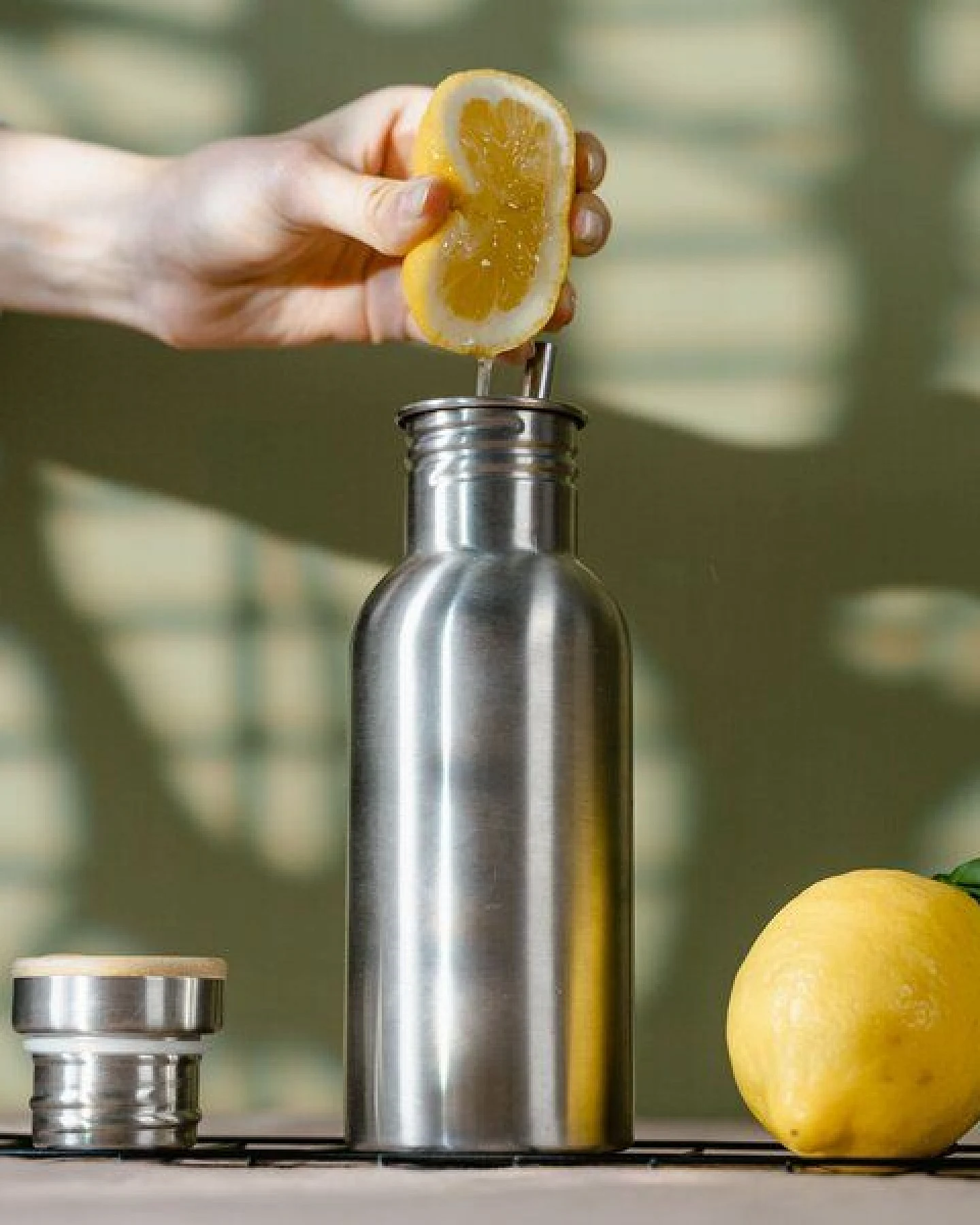 Dora's Dora’s Retro-Edelstahlflasche (500ml) Einwandig & Leicht + Bambus-Deckel – Ansicht 4