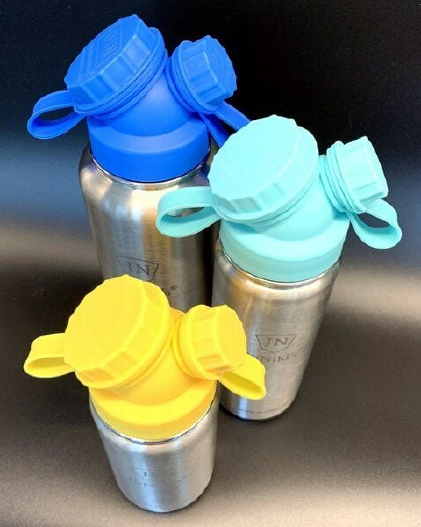JN JuNiki's 3er Set zum Vorteilspreis: JuNiki´s® eco line isolierte Edelstahl Trinkflasche 3 Größen mit farbigen Deckeln Blau, Türkis, Gelb – Ansicht 2