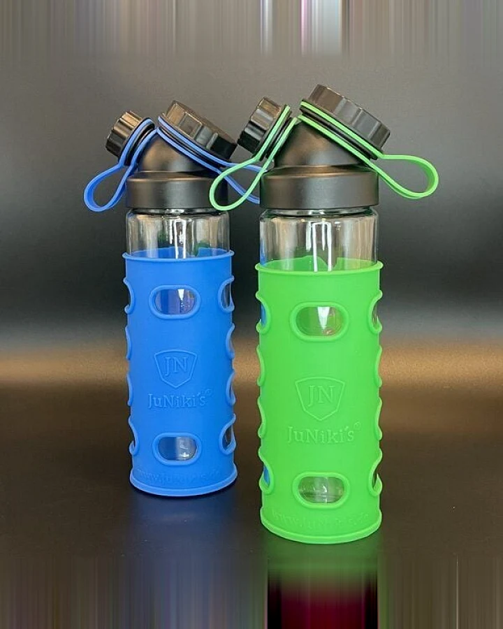 JN JuNiki's Set: 2x JuNiki´s Würstchen® Verschluss + Deckelhalter & Silikonhüllen grün + blau