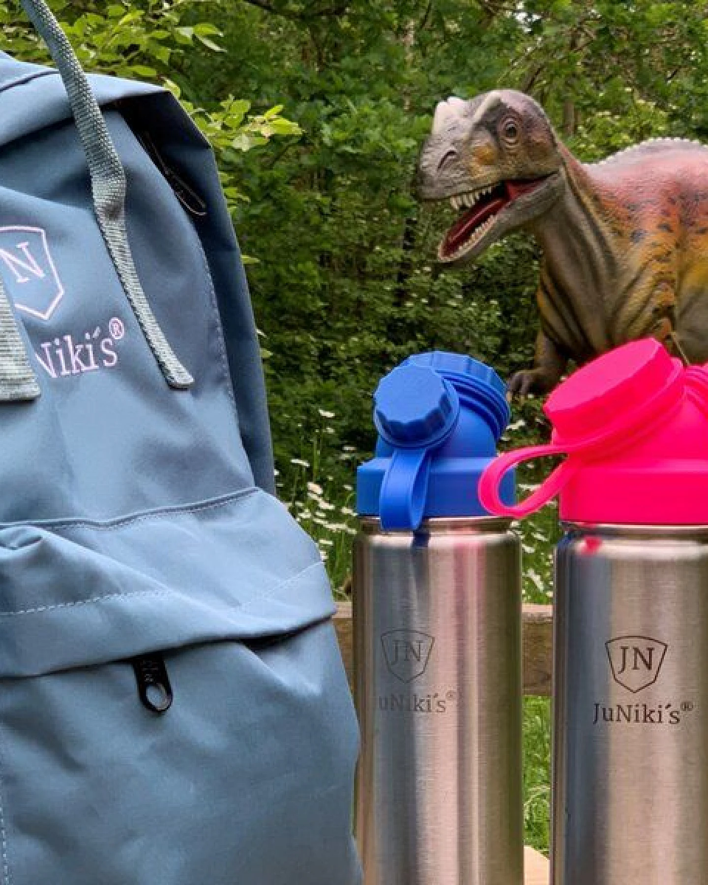 JN JuNiki's Set: 2x JuNiki´s® 550ml Edelstahl Trinkflasche isoliert Pink / Blau + Rucksack – Ansicht 2