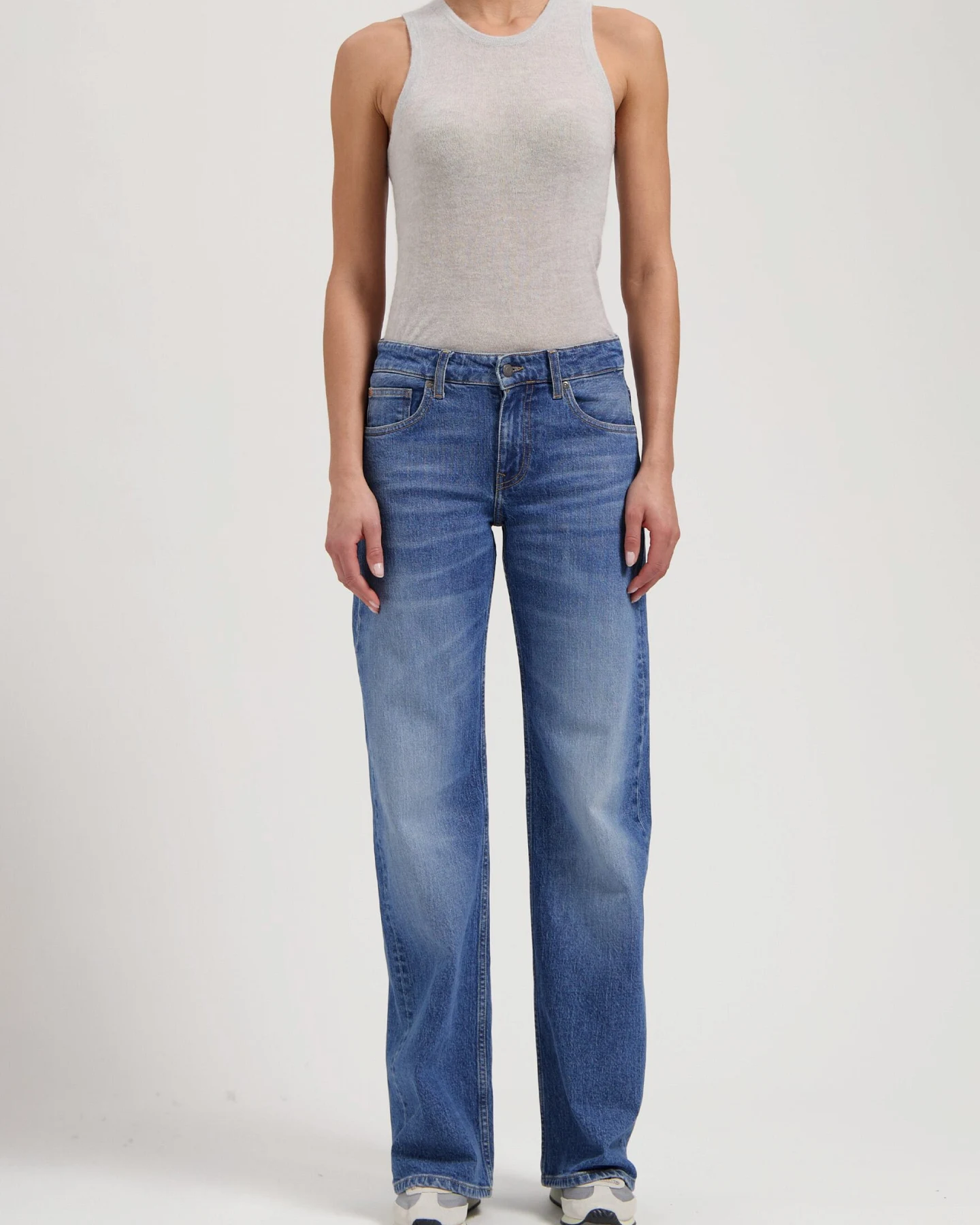 MUD Jeans Damen vegan Jeans Mid Loose Cleo Old Stone – Ansicht 2