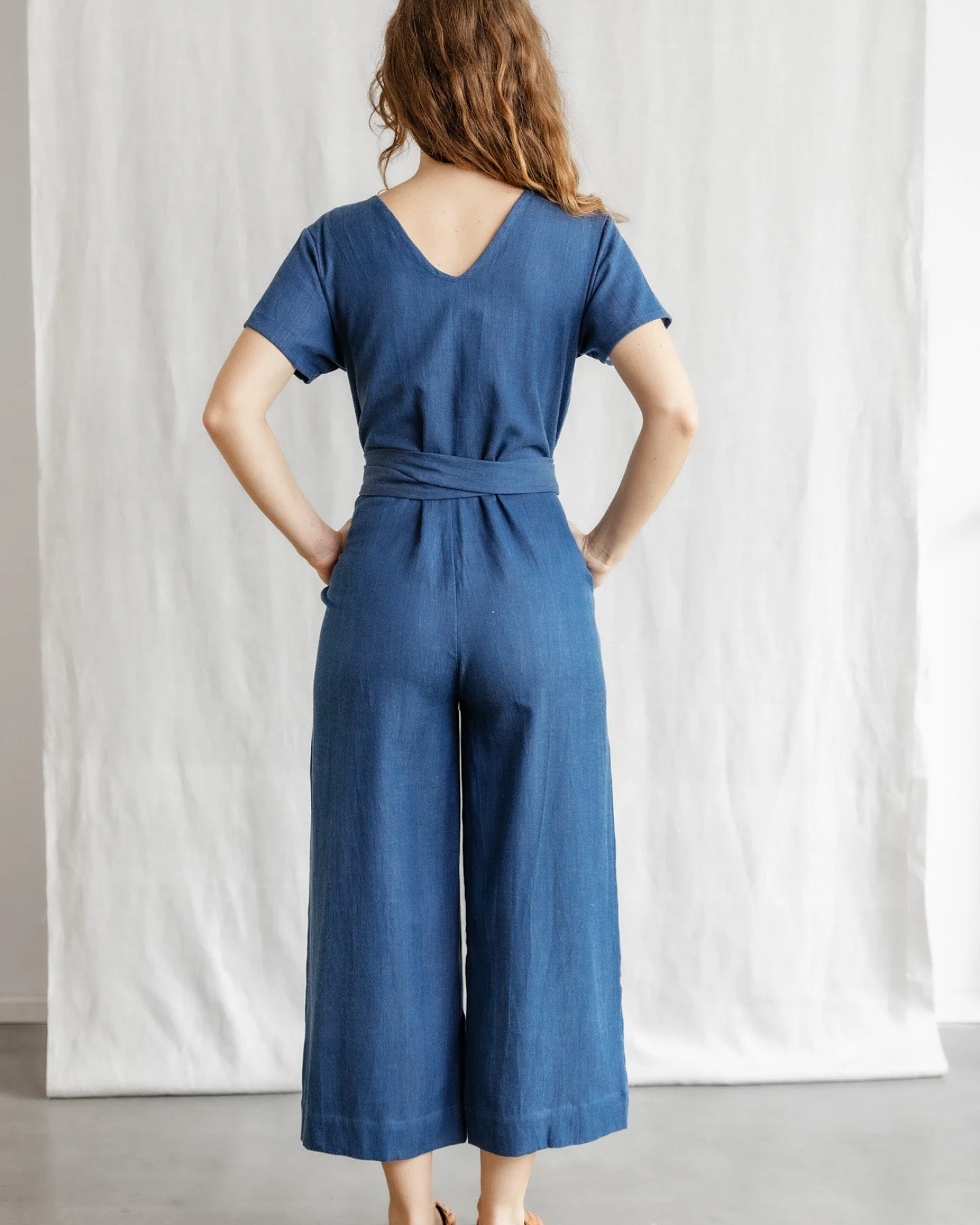 Jyoti - Fair Works Damen vegan Jumpsuit Amrita Denim Blau – Ansicht 2