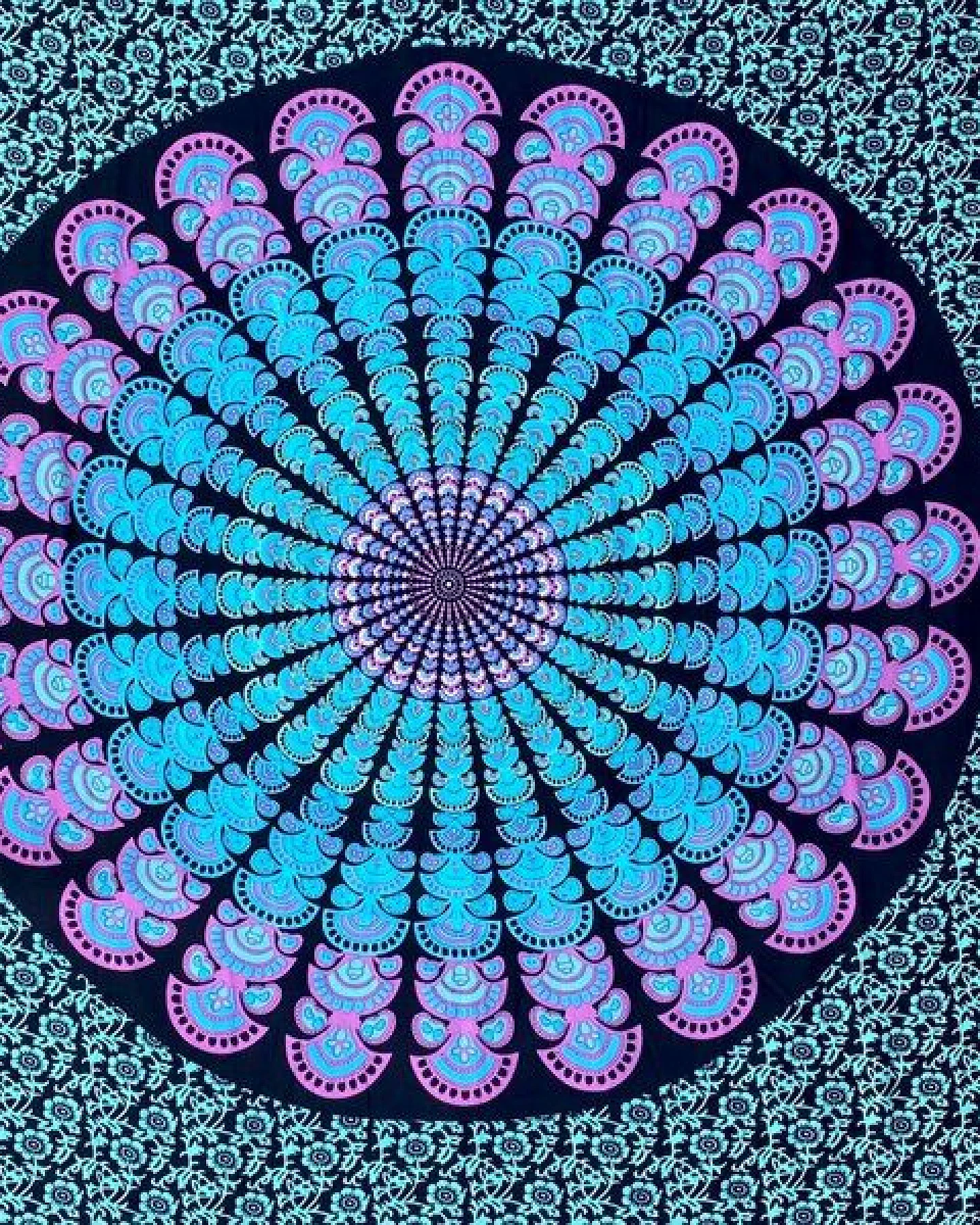 Der Lindwurm Sarong- Mandala – Ansicht 2